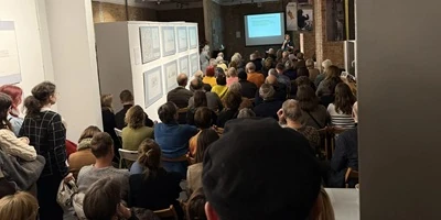 Publiczność i wysoka frekwencja na wykładzie o dziedzictwie Olędrów w Poznaniu miniatura.webp